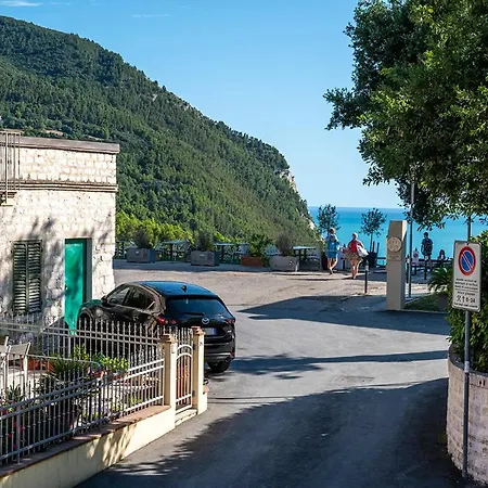 S323 - Sirolo, Trilocale In Centro Vista Mare Sirolo